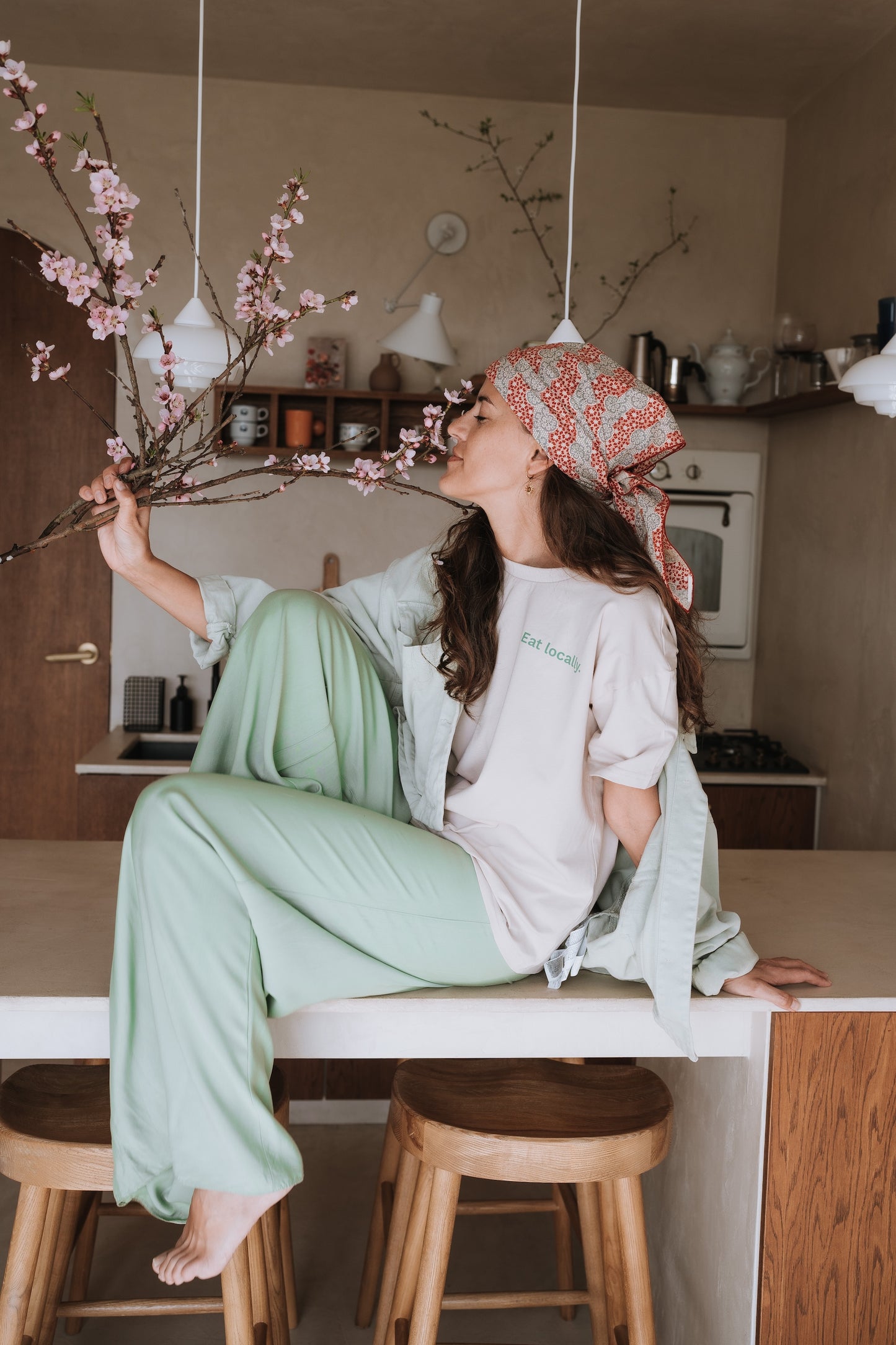 T-shirt Helen Eat Locally Bey - candelaclothes