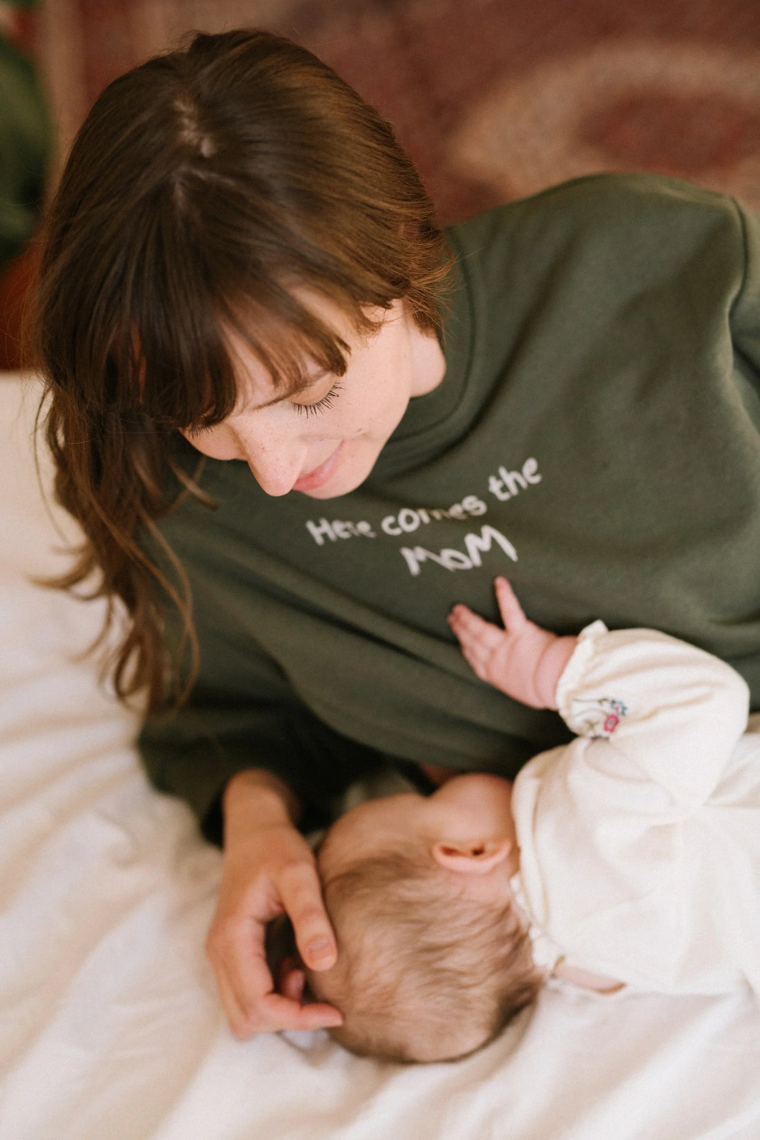 Odzież do karmienia piersią- jak karmić wszędzie bez skrępowania?