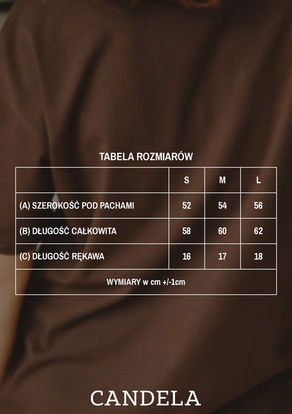 Tabela rozmiarów czekoladowego t-shirtu damskiego Helen – szerokość pod pachami, długość całkowita i długość rękawa dla rozmiarów S, M i L